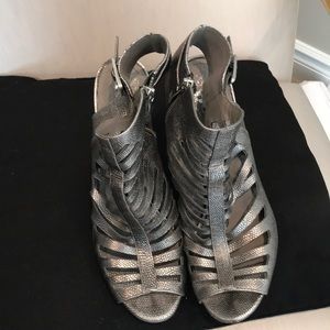 Sandals. Vince Camuto